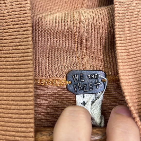 Free People - We The Free Alameda Lightweight Ribbed Pullover Acorn Top Size SM - Picture 9 of 12